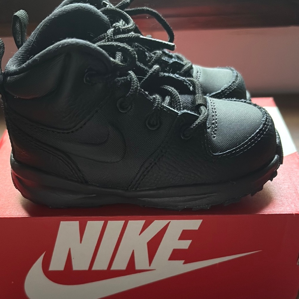Nike Manoa LTR Black Boots